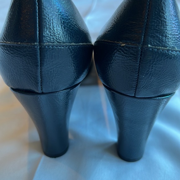 Navy Blue Aerosoles peep toe shoes - Picture 4 of 6